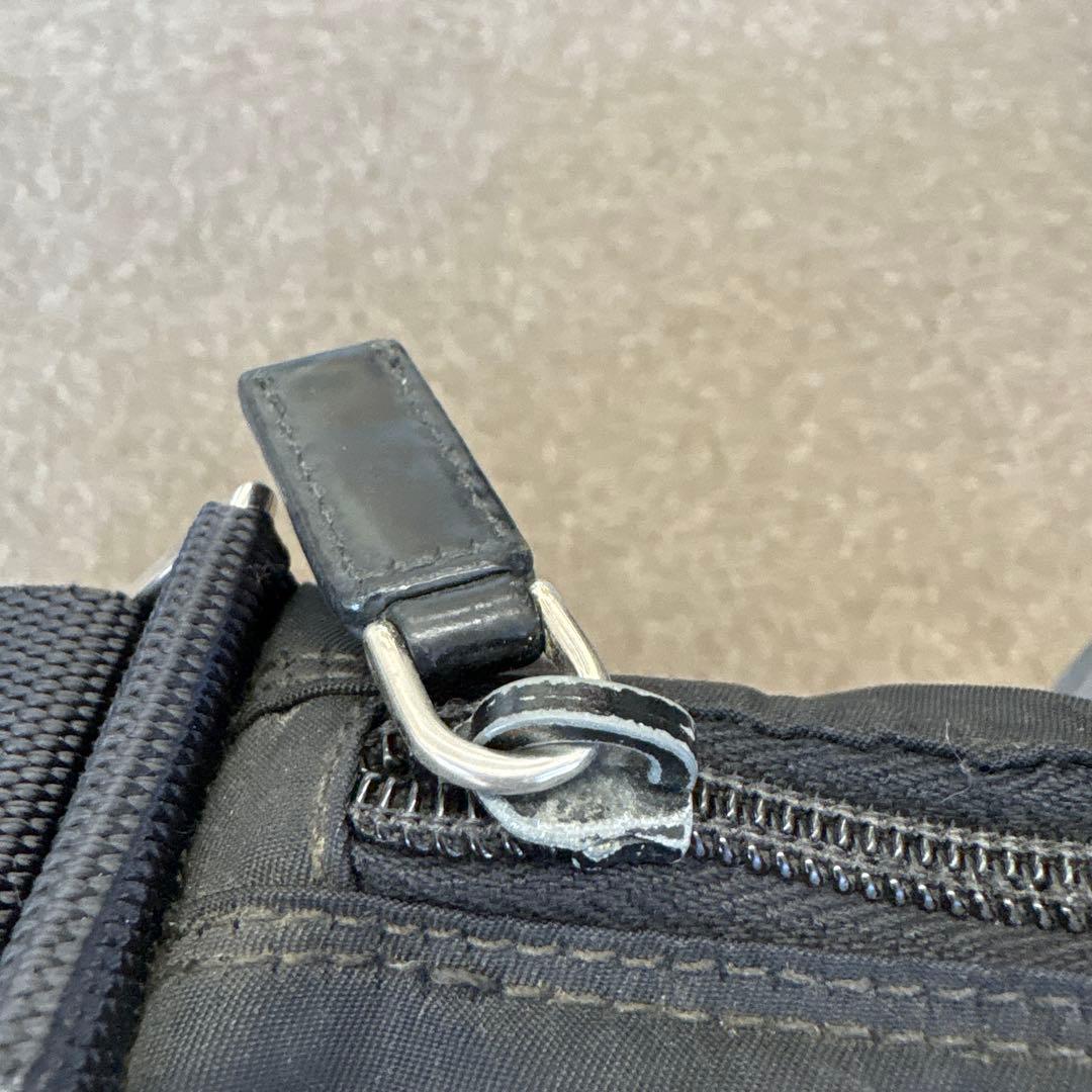 プラダ　ナイロン　ショルダーバッグ