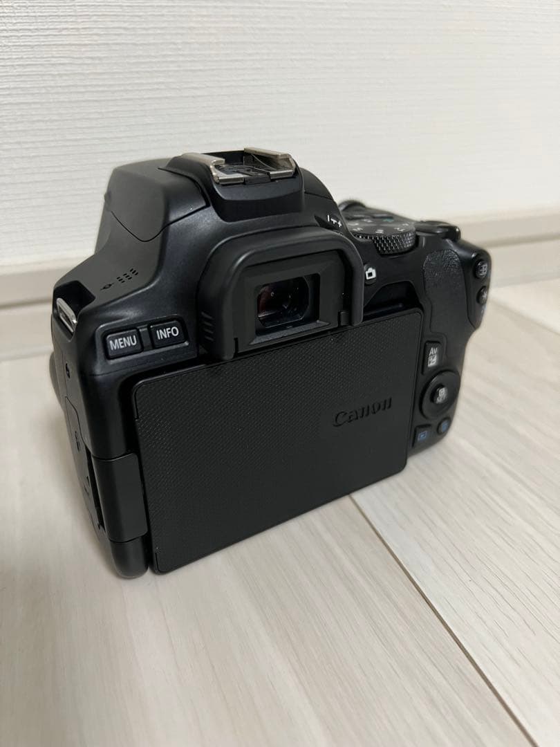 Canon EOS Kiss X10 デジタル一眼レフカメラ