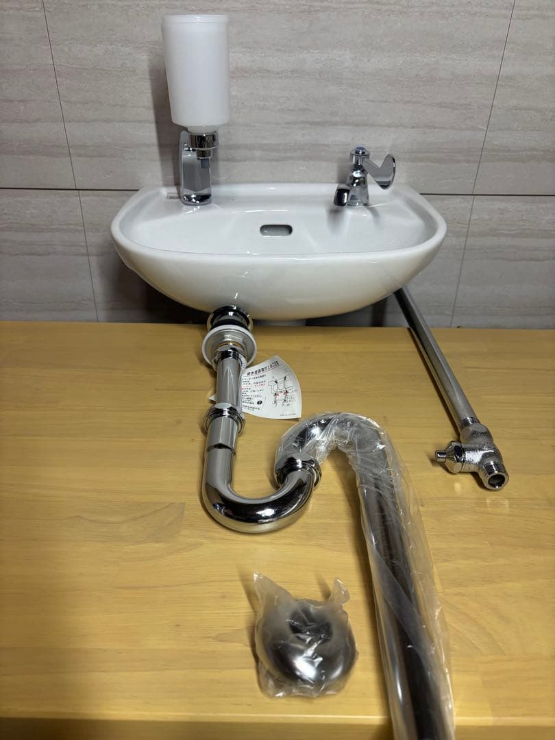 平付手洗い器　大　立形水石けん入　水栓　配管セット