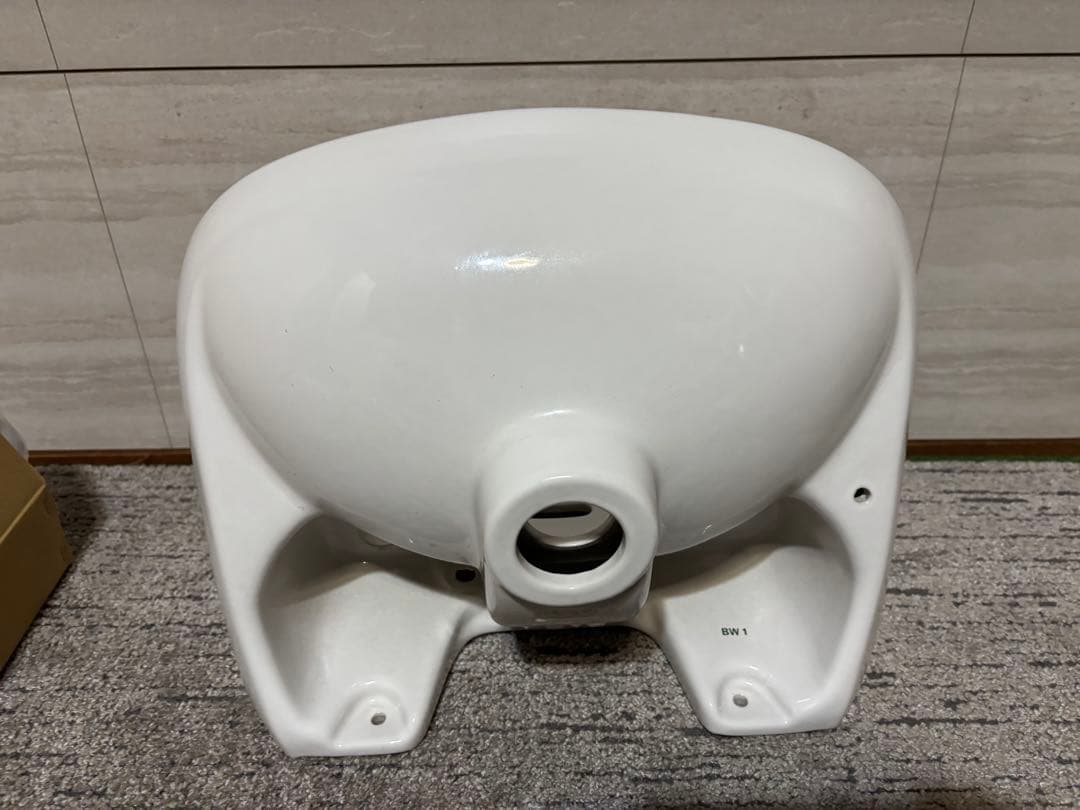 平付手洗い器　大　立形水石けん入　水栓　配管セット