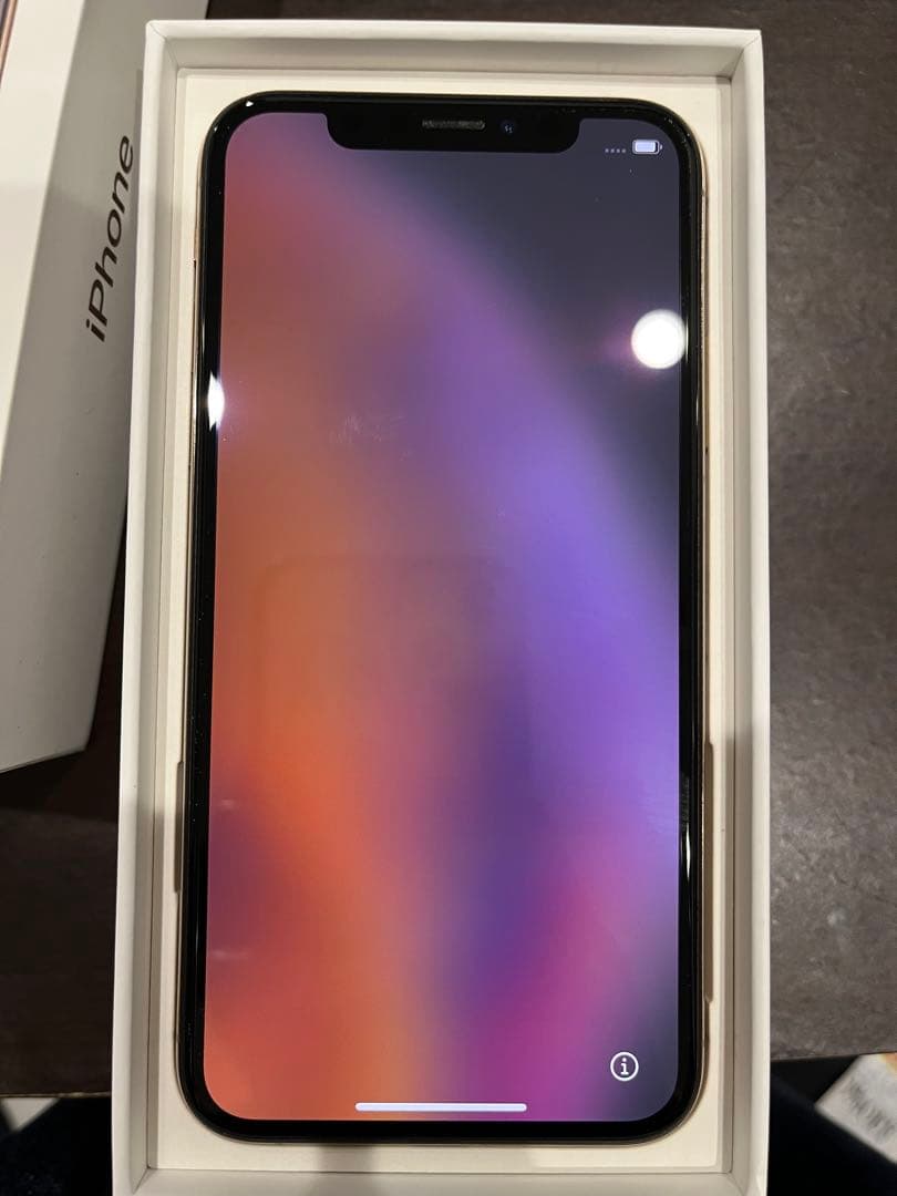 iPhone Xs シャンパンゴールド　simロックなし　バッテリー73%