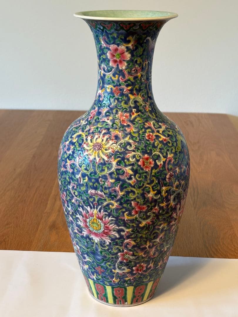 花柄装飾の陶磁器花瓶 約30cm