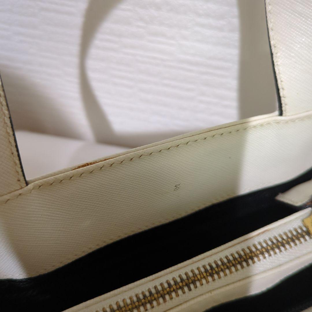 プラダ　ショルダー　本物　美品　正規品　PRADA　サフィアーノ　アイボリー