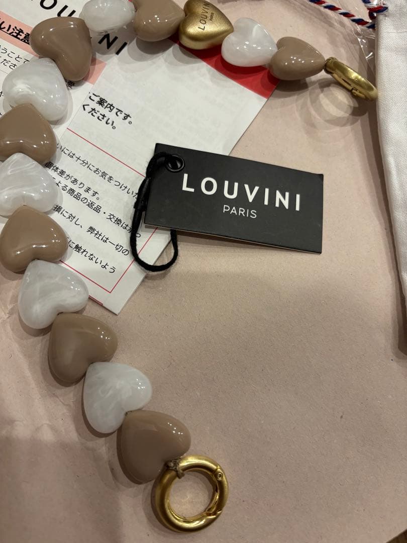 LOUVINI ハンドストラップ　PETIT CUORE　BEIGE-WHITE