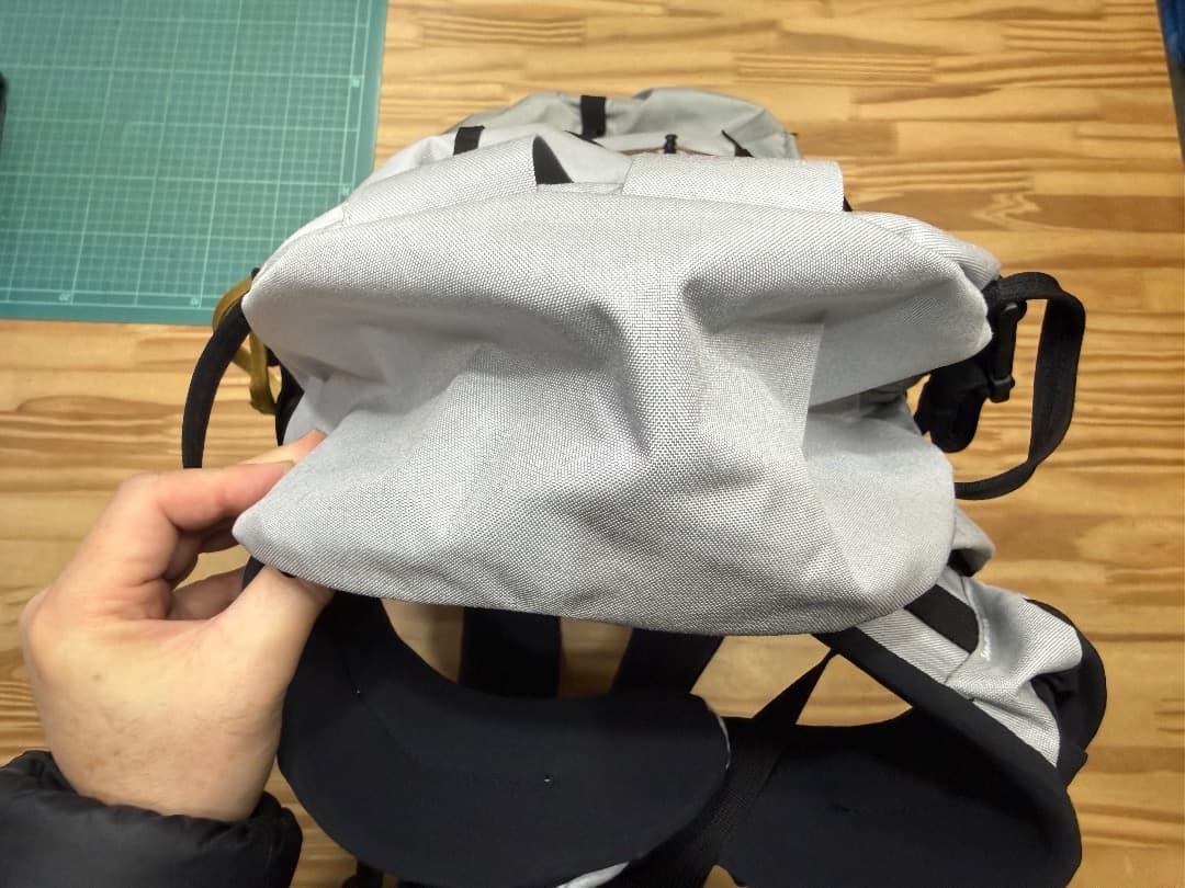 ＜美品＞MountainHardwear 軽量バックカントリー向けザック