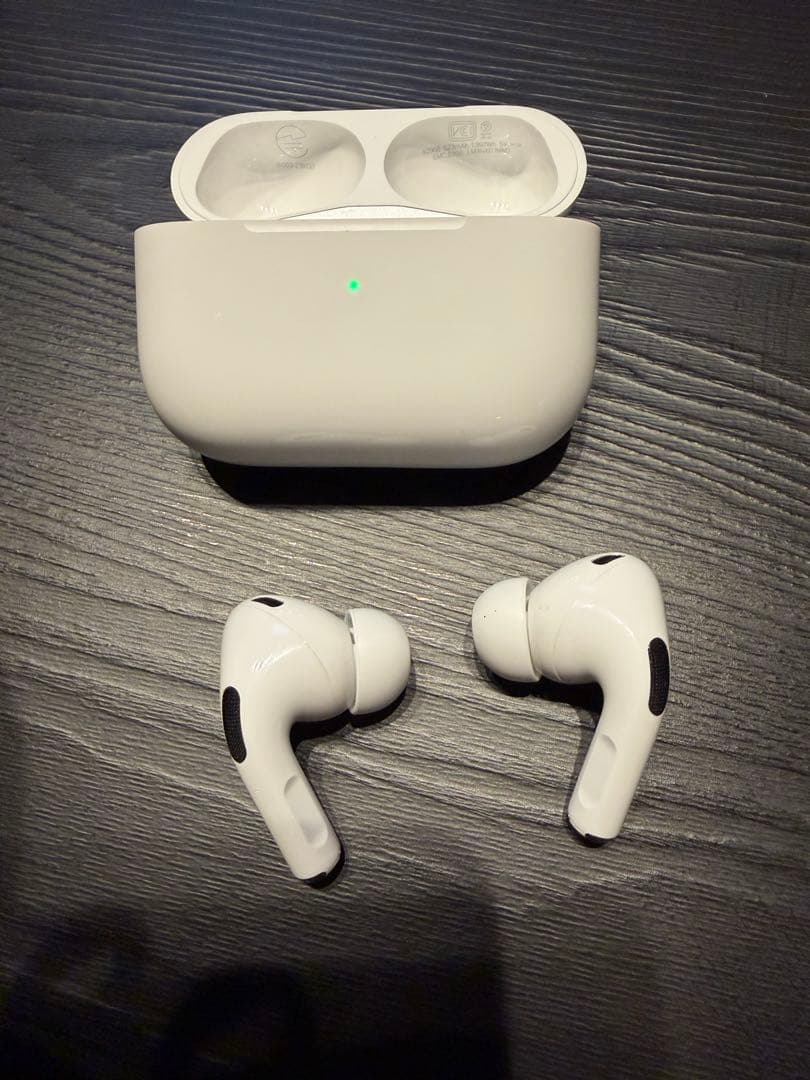 AirPods pro 第二世代 本体 ホワイト 充電ケース付き　箱付き
