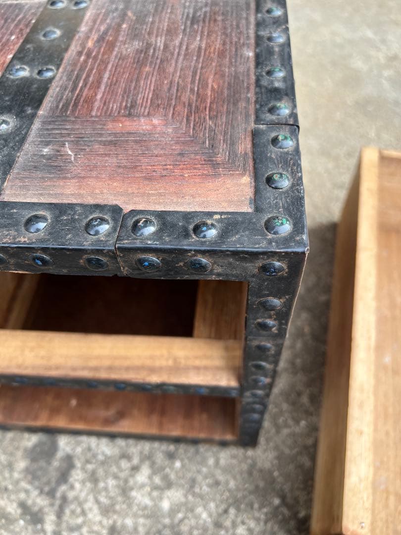 骨董 船箪笥 (金庫) 時代和箪笥 鉄地金具　カギ付き　金具装　昭和レトロ