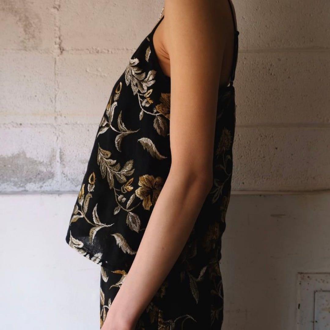 トップス ERIKO KATORI flower embroidery camisole