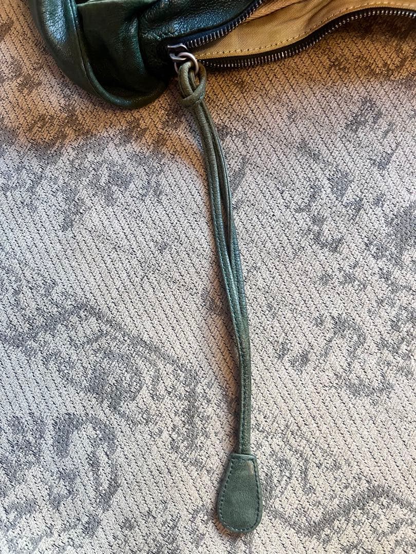 MARNI ダークグリーン ショルダーバッグ(チャーム付き)