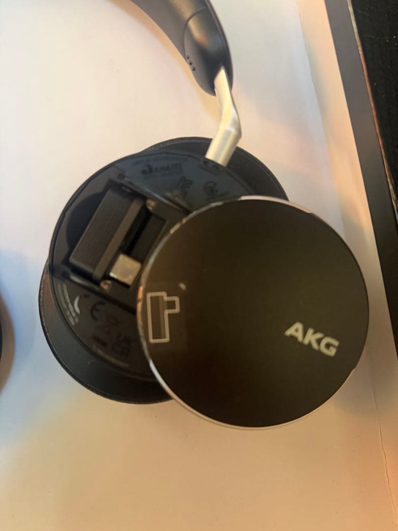 AKG N9 Hybrid ブラック　密閉型　ワイヤレスヘッドホン