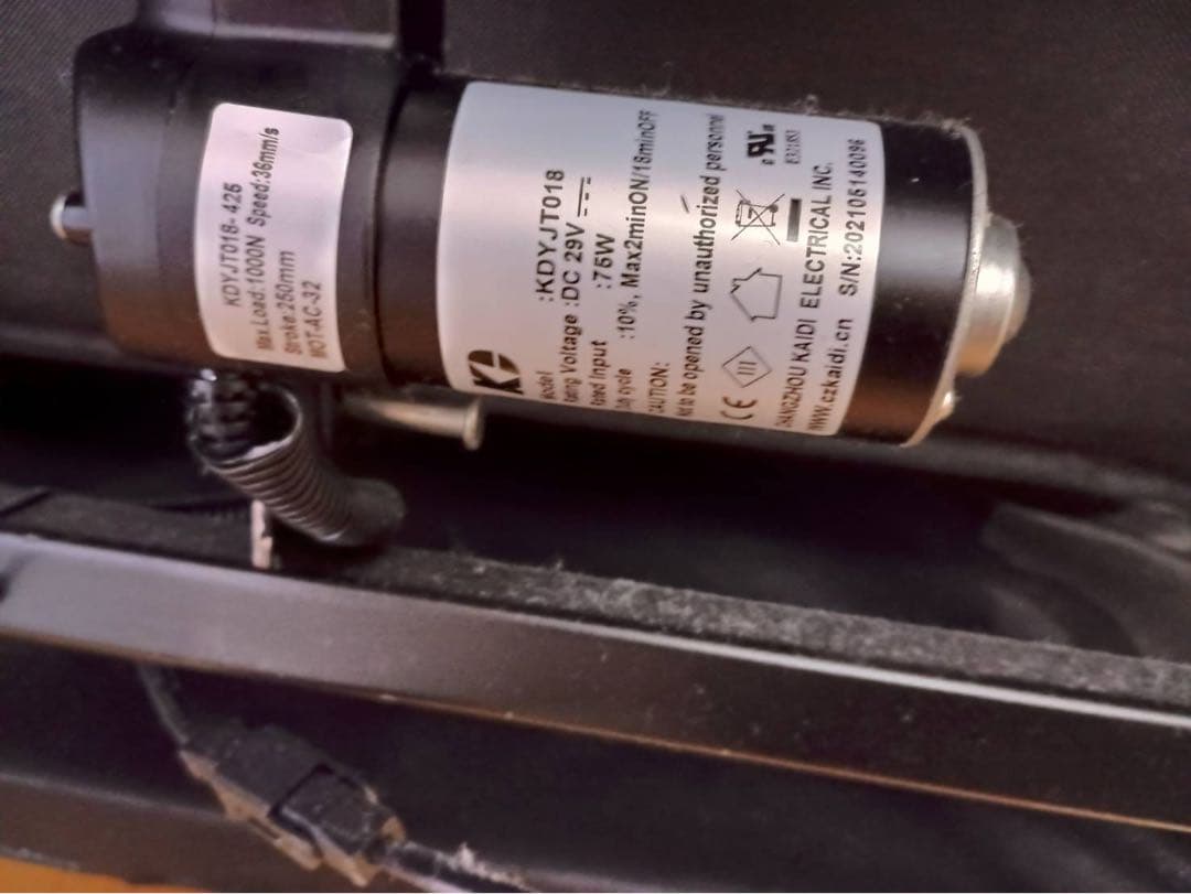 【美品】IDC大塚家具　高級革張りソファー 電動リクライニング