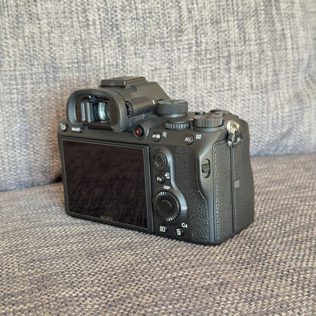 美品 ◆ショット:4692回◆ SONY ILCE-7M3 α7Ⅲ ボディ単体