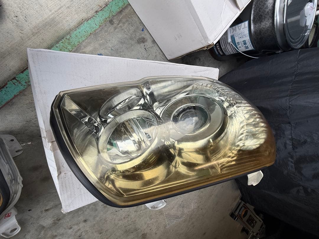 ハイラックスサーフ　純正　ヘッドライト左右　TRN215