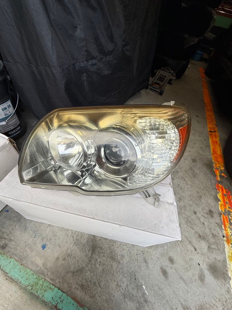 ハイラックスサーフ　純正　ヘッドライト左右　TRN215