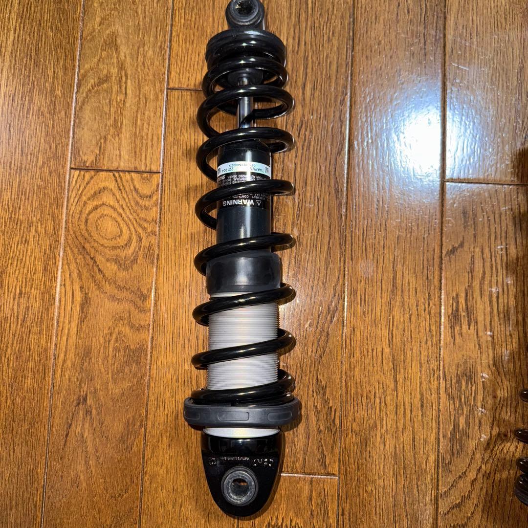 RH975 RH975S 純正サスペンション　ナイトスター純正サスペンション