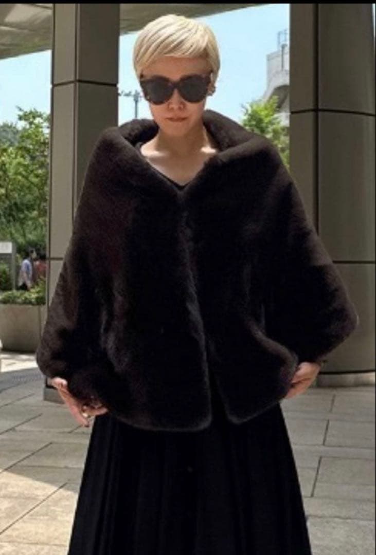 新品未使用　タグ付きJENNE リッチボリュームファーケープ ブラウン