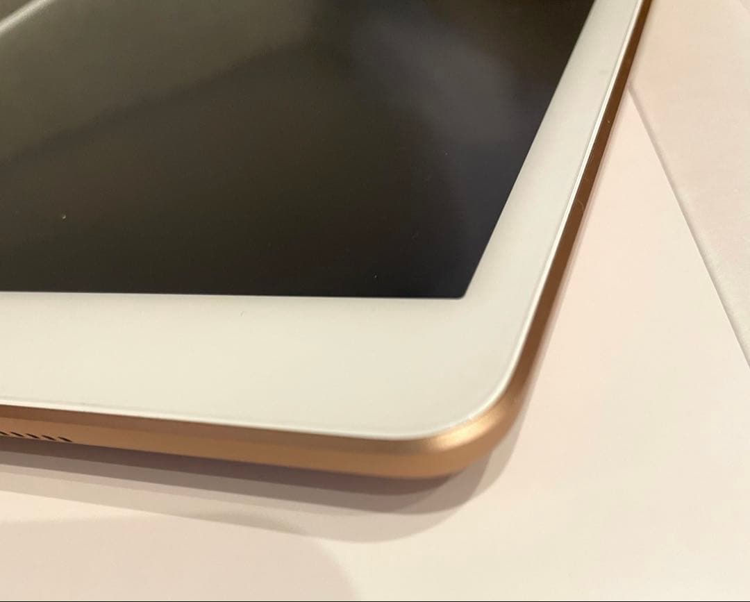 ゴールド iPad第8世代　未使用充電器・ケーブル付き　128GB Wi-Fi