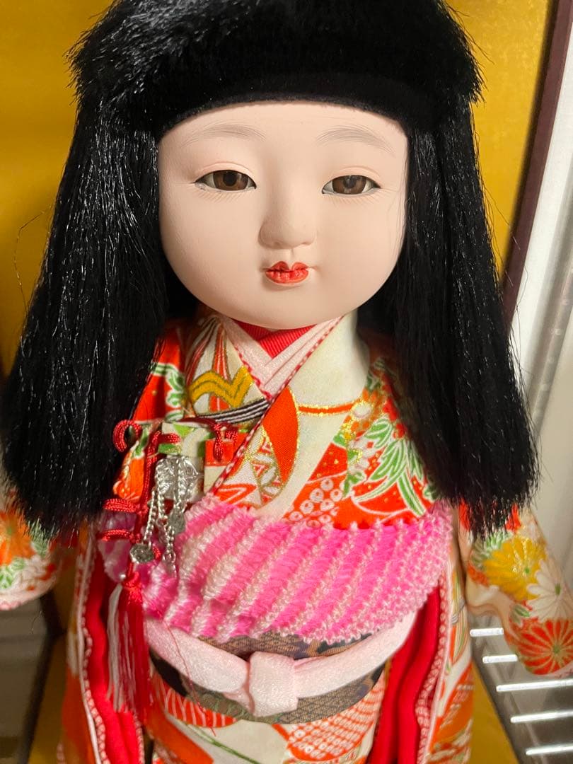 市松人形 日本人形 伝統的な着物 黒髪 ガラスケース付き