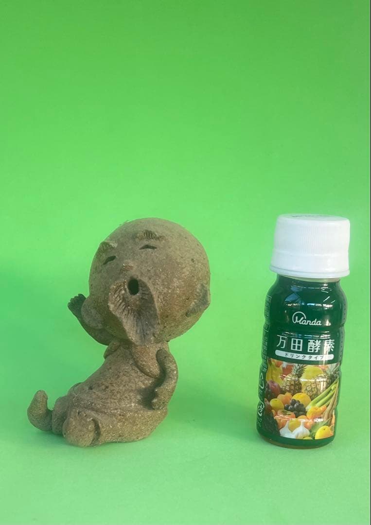 陶器製の伝統的な置物　めだか村村長自画像　10㎝