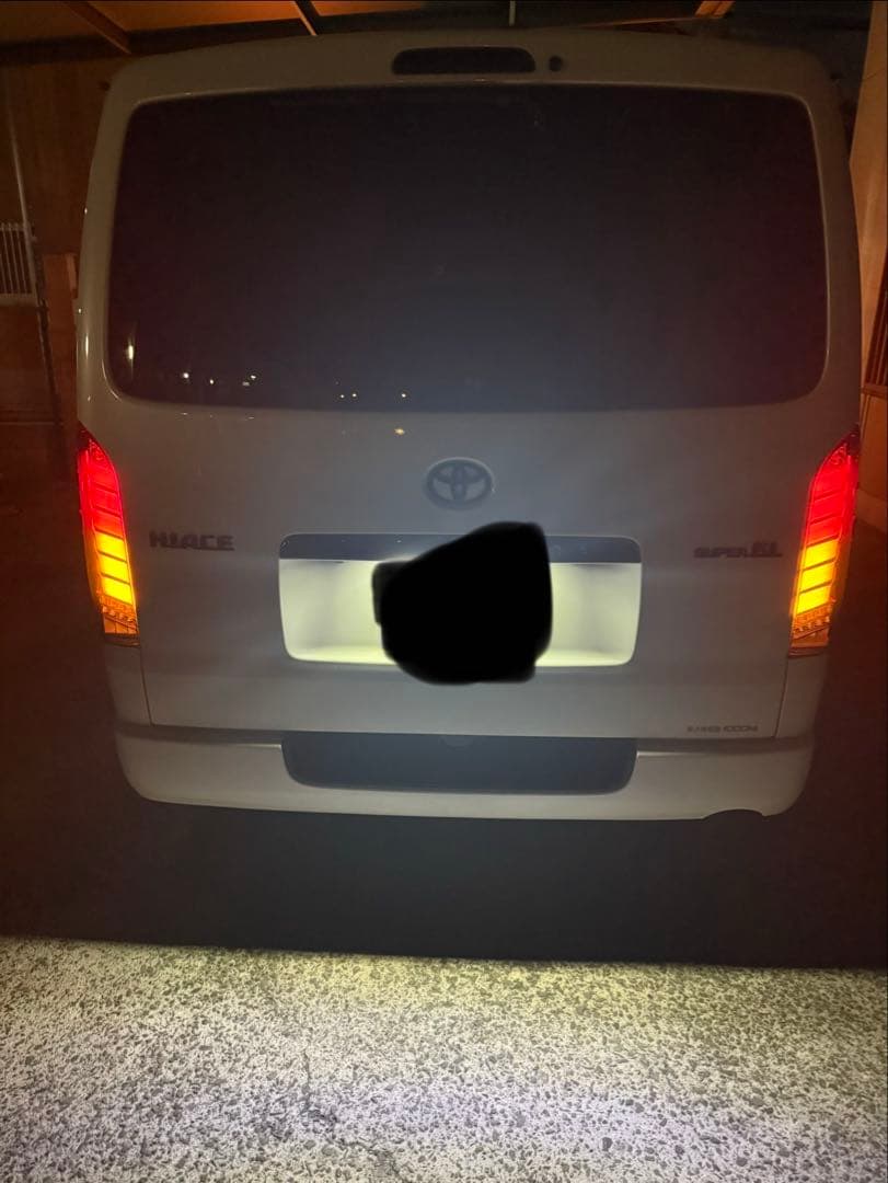 ハイエース　テールランプ