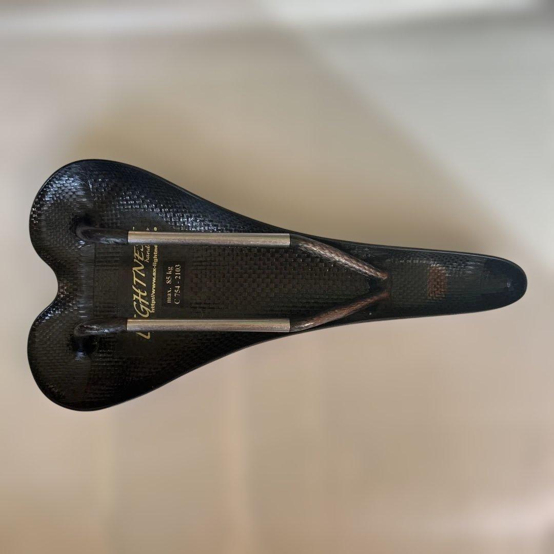 d*2様 AX-lightness エンデュランス　フルカーボンサドル