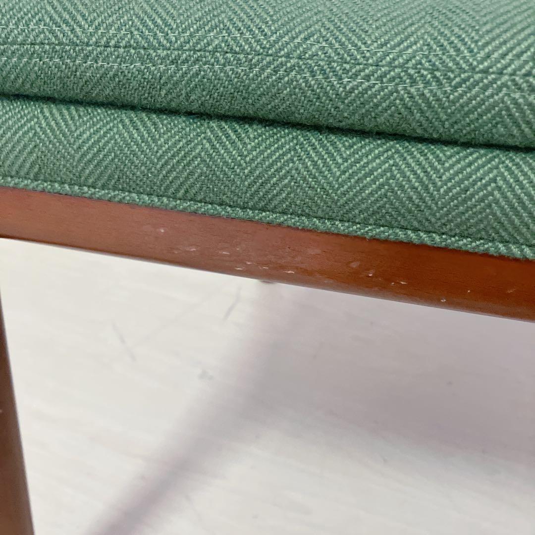 Oliver オリバー　肘掛けつき　ダイニングチェア　　　カラーグリーン　椅子