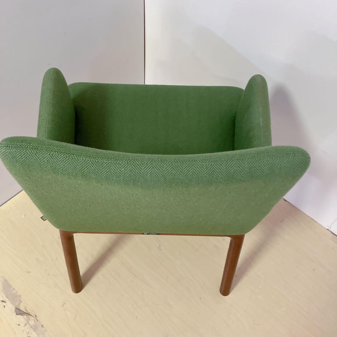 Oliver オリバー　肘掛けつき　ダイニングチェア　　　カラーグリーン　椅子