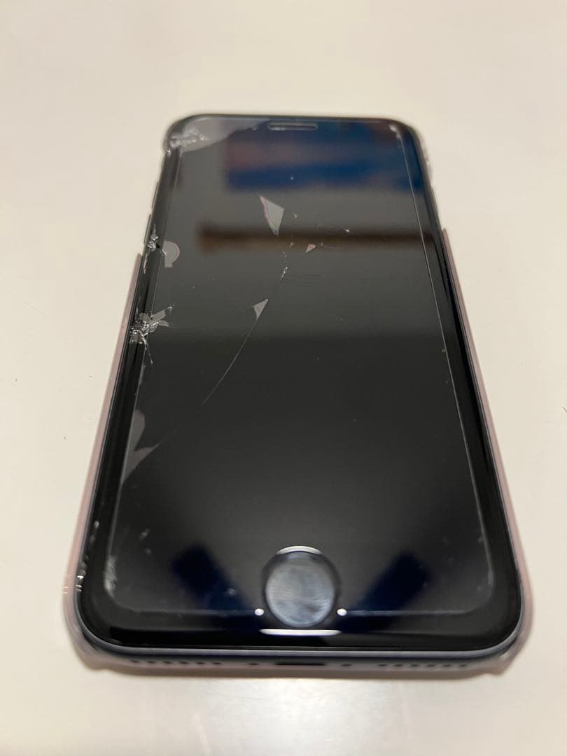 ★送料無料★iPhone8★SIMフリー 64ＧＢブラック　画面割れ