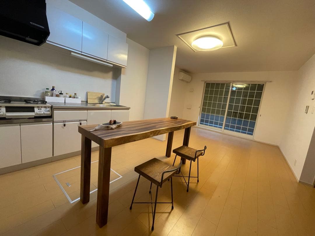 モンキーポッドカウンターテーブル　スツール付き