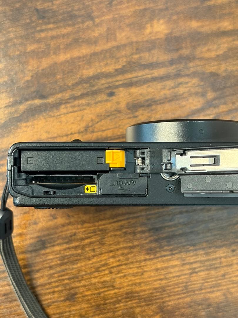 小*ビ様 【ジャンク品】Nikon COOLPIX P310 コンパクトデジタル