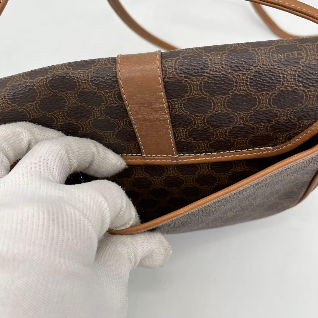 CELINE ショルダーバッグ 斜めがけ マカダム柄 トリオンフ タッセル