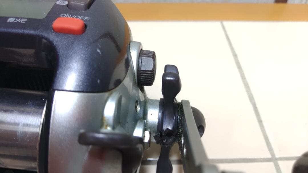 【初売り最終】シマノ 電動リール3000H(破損有) &1000EV ＋竿置き