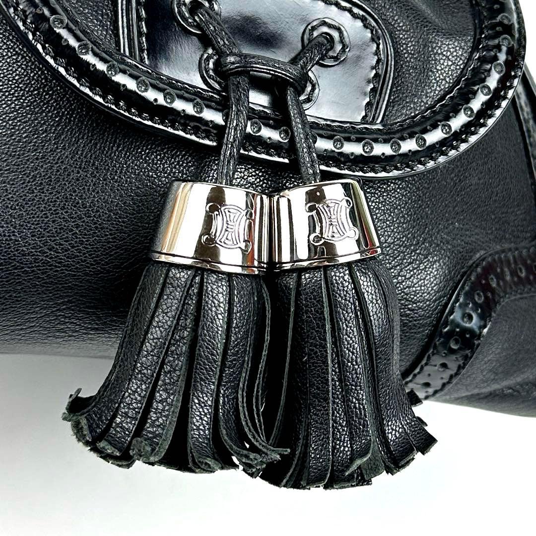 【美品】セリーヌ　ショルダーバッグ　トリオンフ　フリンジ　パンチング　レザー　黒