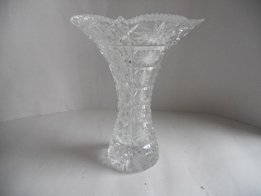 花瓶 クリスタルガラス ボスポラスクリスタル 希少 レア 入手困難 花器 です。