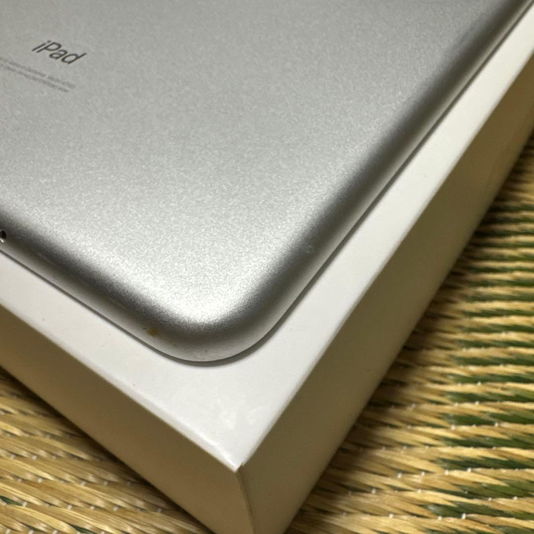 ほぼ未使用Apple iPad mini 64GB シルバー 第5世代