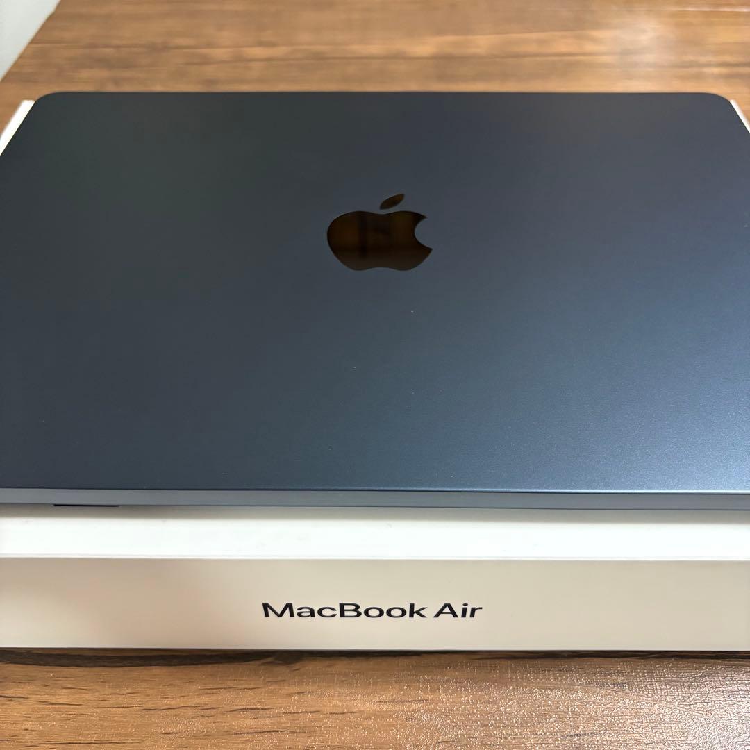 『タイムセール』MacBookAir 2022（メモリ8GB/SSD256GB）