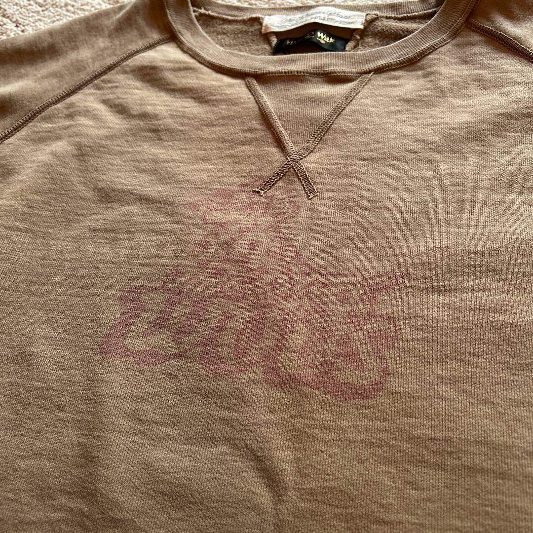 レミレリーフ×ハグオーワー クルーネックスウェット WOLS キャメルブラウン