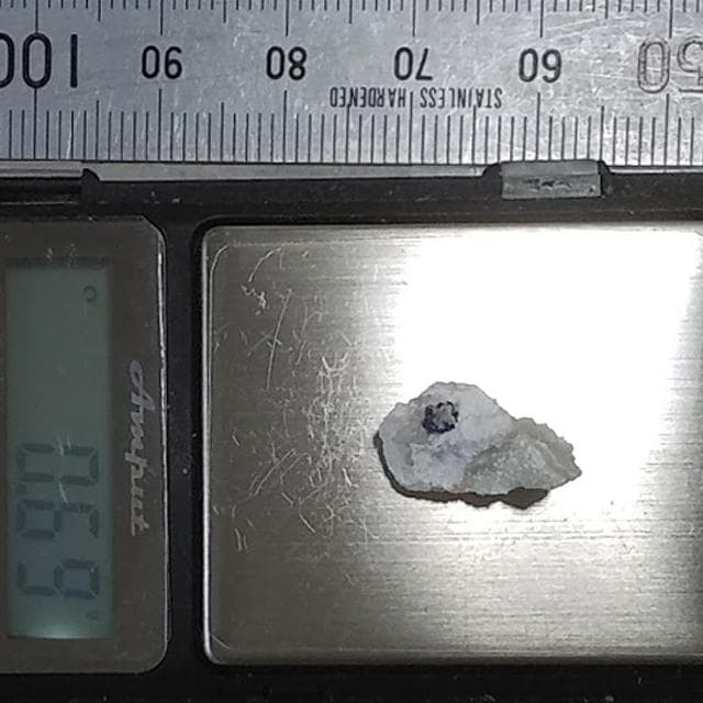 0.69g　母岩付き逸見石　布賀鉱山　国産鉱物