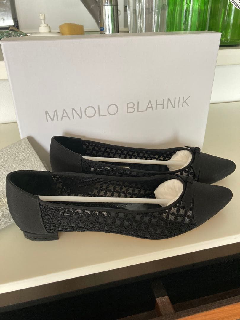Manolo Blahnik TIAKALA レースフラットパンプス　ブラック