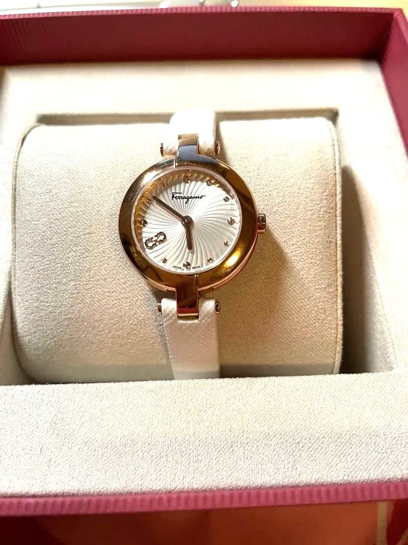 Salvatore Ferragamo 腕時計 【一回のみ使用】