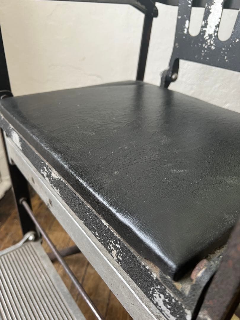 アンティーク　バーバーチェアー