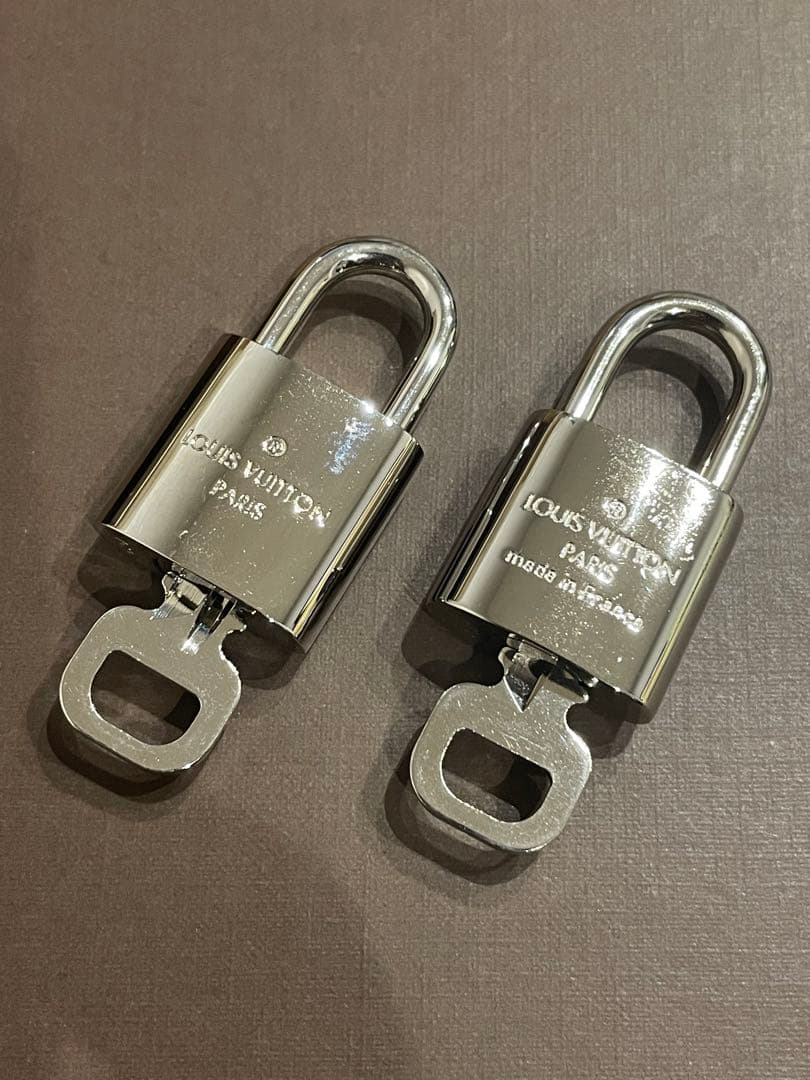 ヴィトン 鍵　カデナ　南京錠　カギ　付属品　純正　中古　シルバー　セット