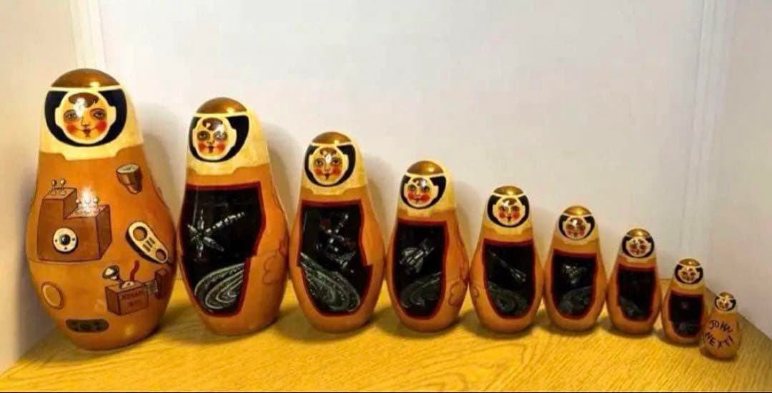 ロシア　ヴィンテージ アーティスト　宇宙モチーフの大きなマトリョーシカ9組