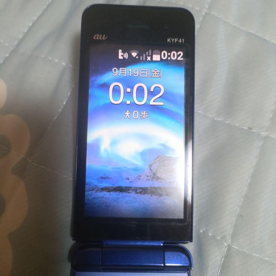 au KYF41 青 折りたたみ式携帯電話 本体 充電ドック付き
