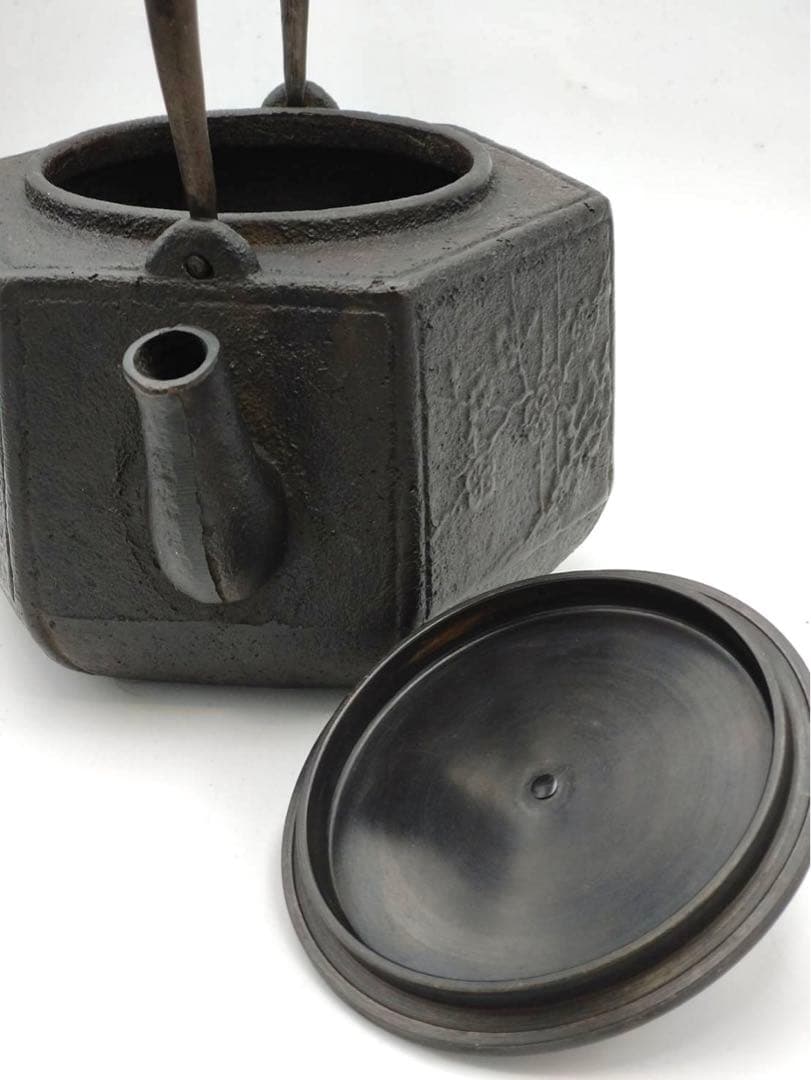 鉄瓶 六角形 草花梅絵図 取っ手 装飾有り