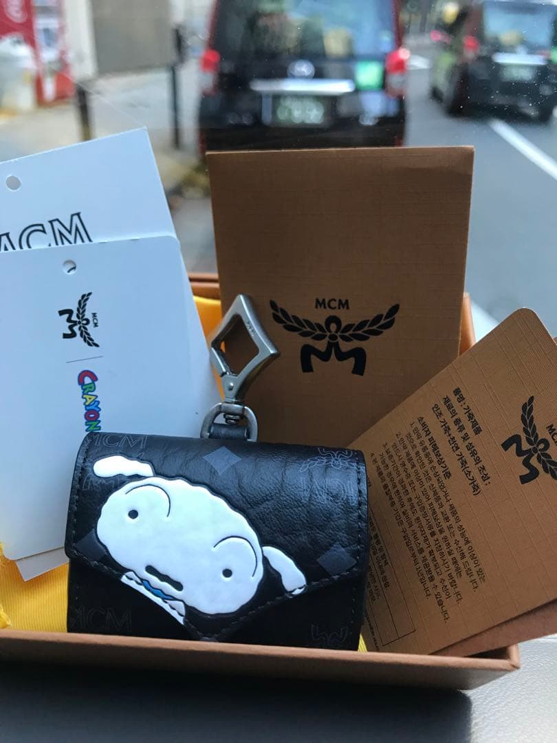 MCM 日本限定 クレヨンしんちゃん AirPods ケース シロ