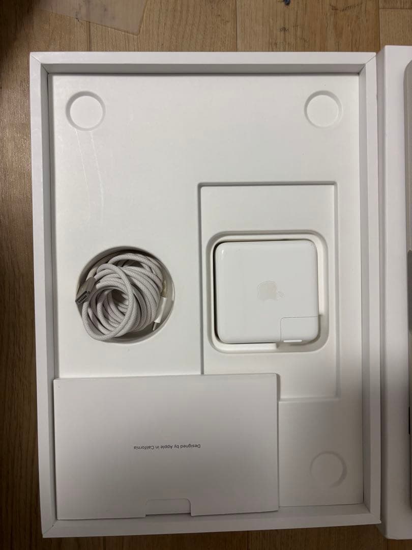 バッテリー新品同様　M2 1TB 16GB MacBook Air 13インチ