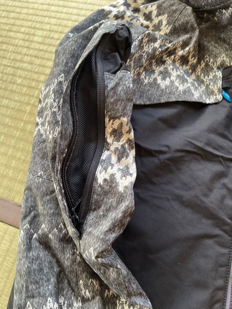 DESCENTE ☆スキー、スノーボードウェア メンズ　Sサイズ