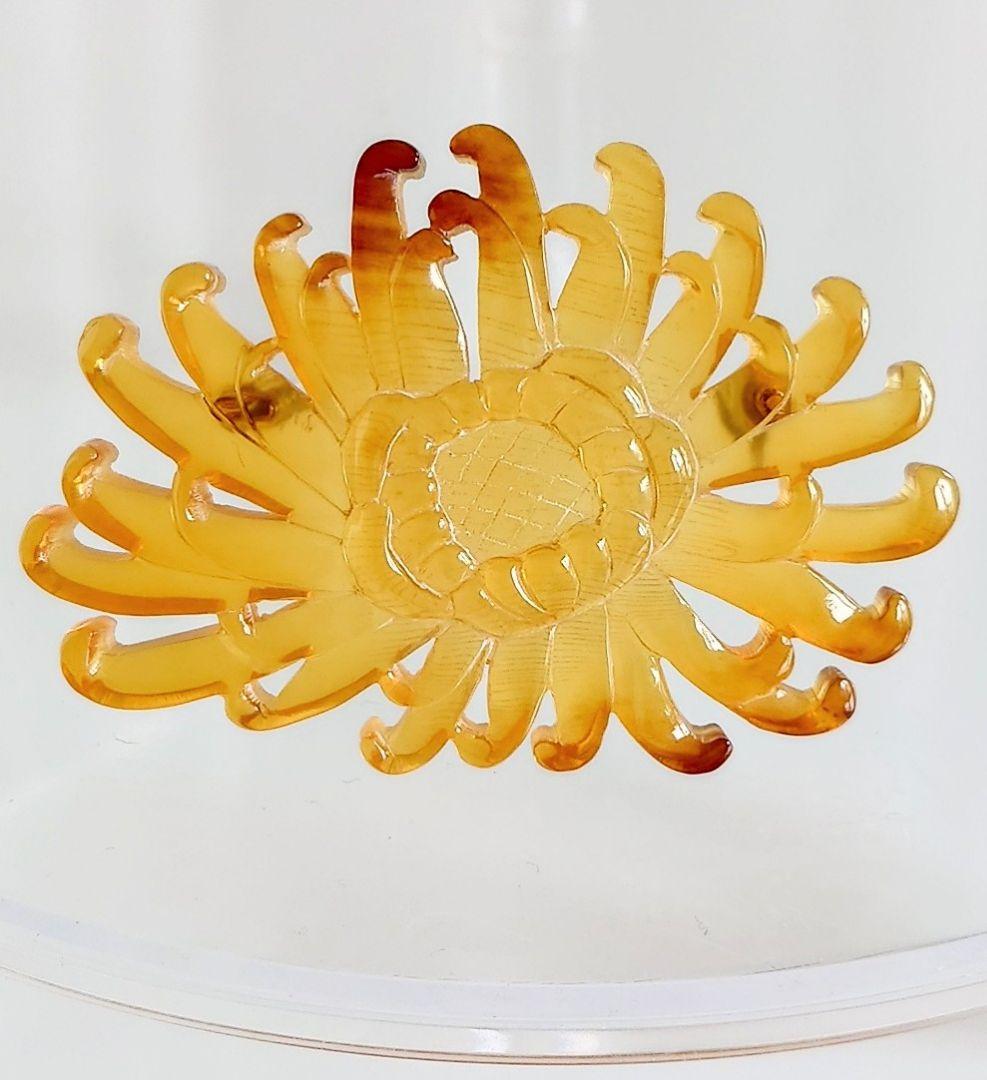 ヴィンテージ ブローチ 本鼈甲 彫刻 菊の花 モチーフ D32