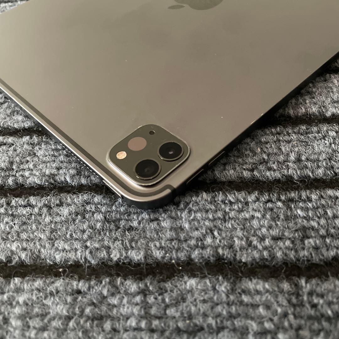 33 iPad Pro 11インチ 2世代 128GB SIMフリー　グレイ